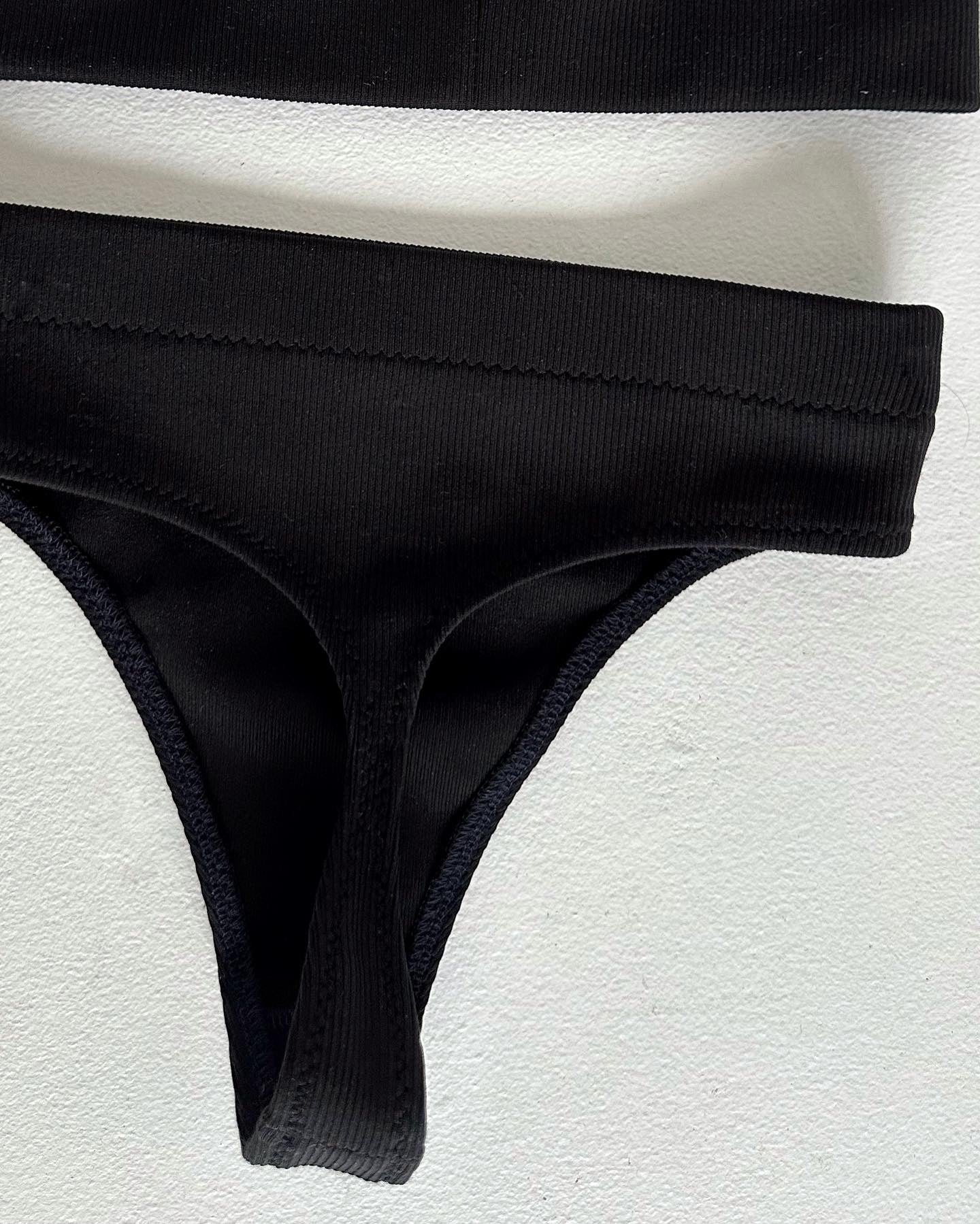 Formuojančių apatinių komplektas su stringais