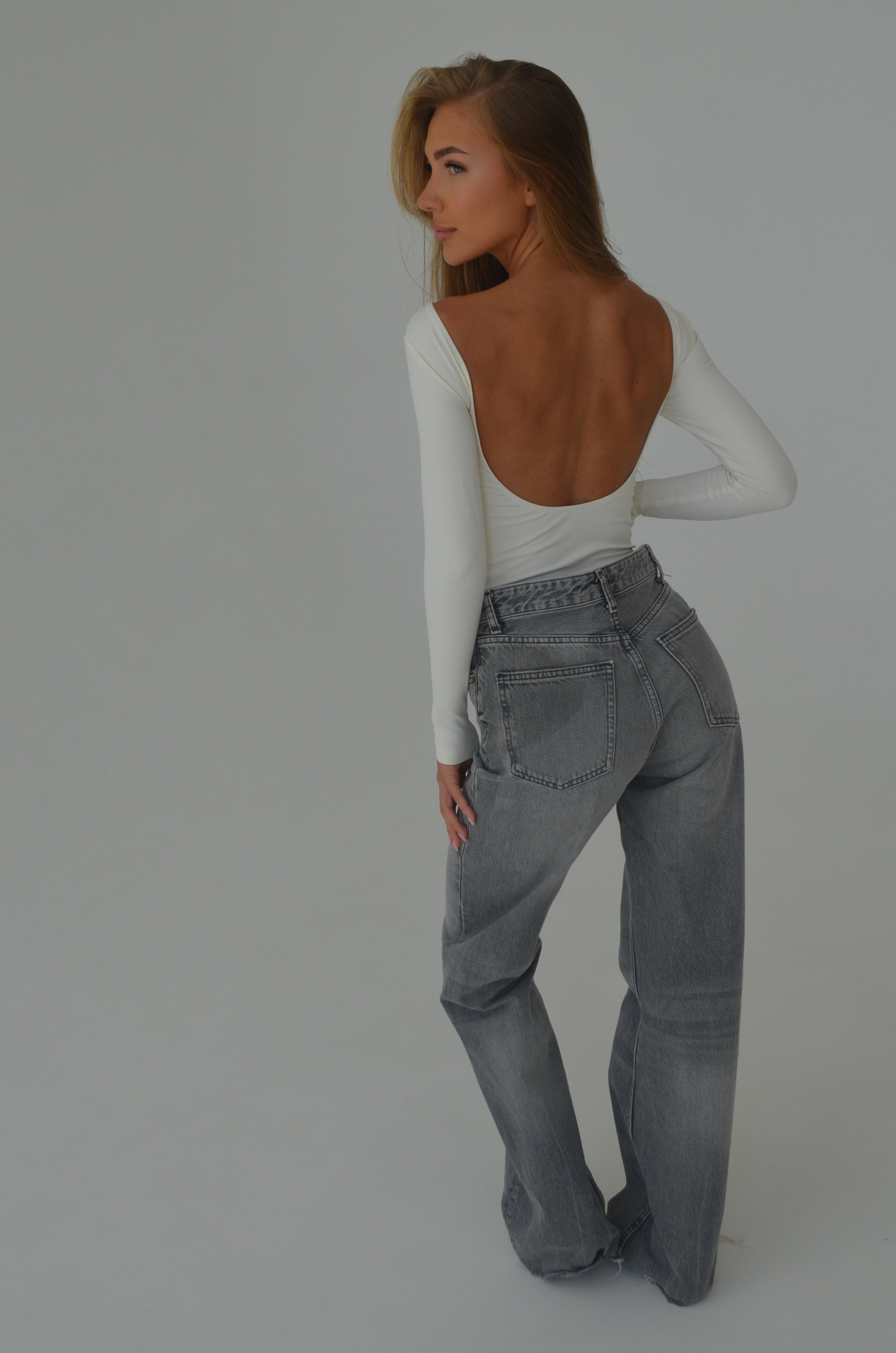 Body su atvira nugara